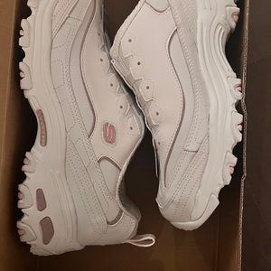 Women’s size 9 Skechers D’Lites brand new with tags never worn!